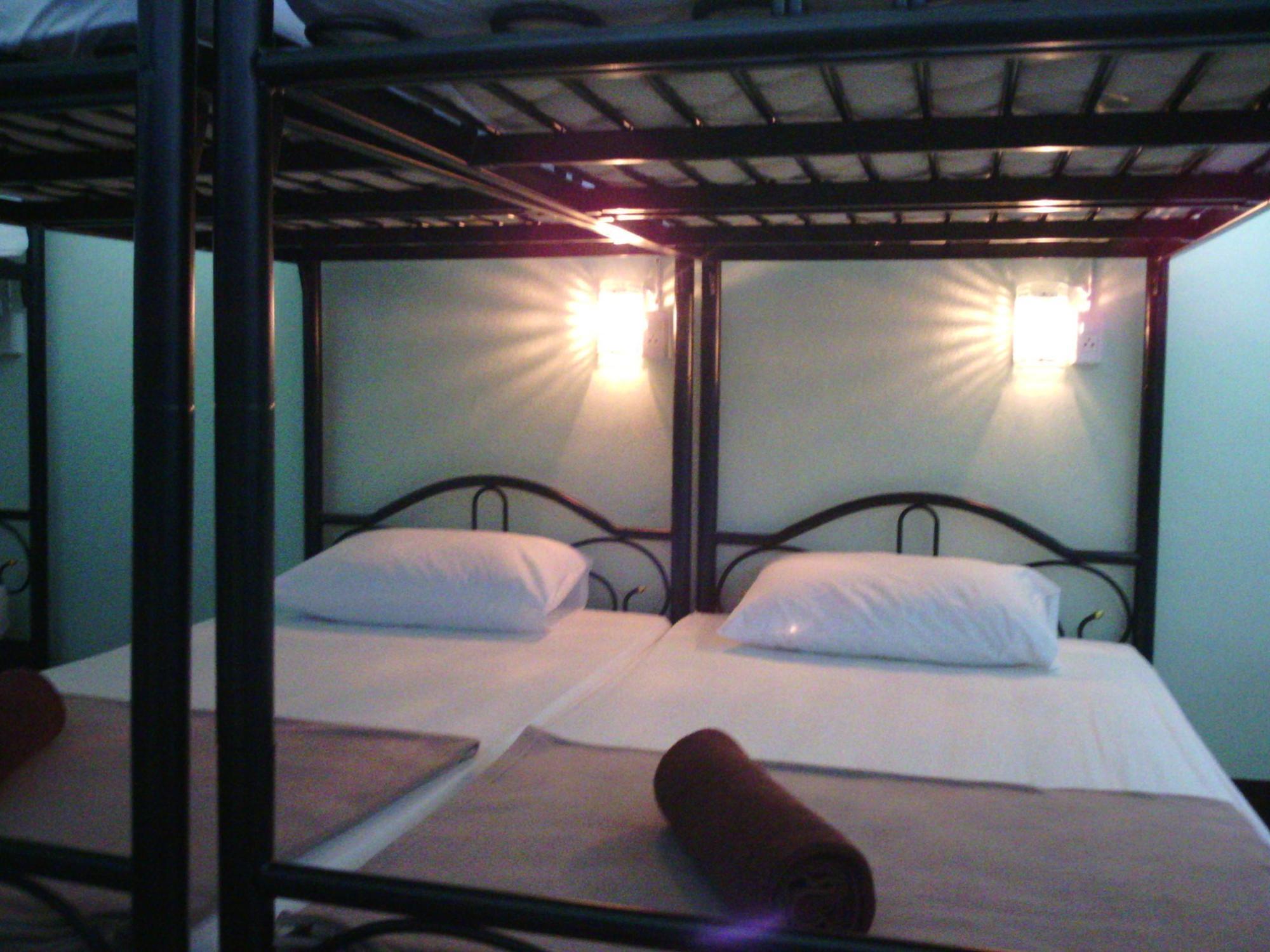 Baan Mook Anda Hostel Koh Lanta Bagian luar foto