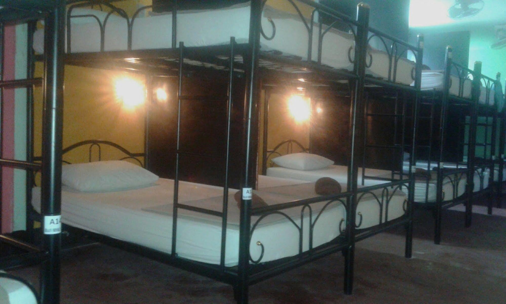 Baan Mook Anda Hostel Koh Lanta Bagian luar foto